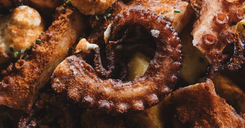 Variedade de pratos com polvo em restaurantes de São Paulo