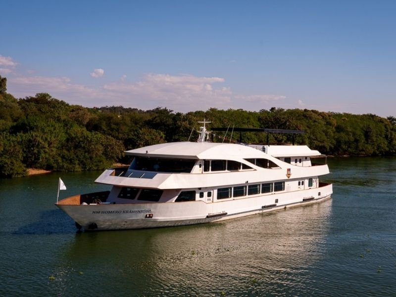 Cruzeiro no Navio Homero durante o Carnaval com vista do Rio Tietê