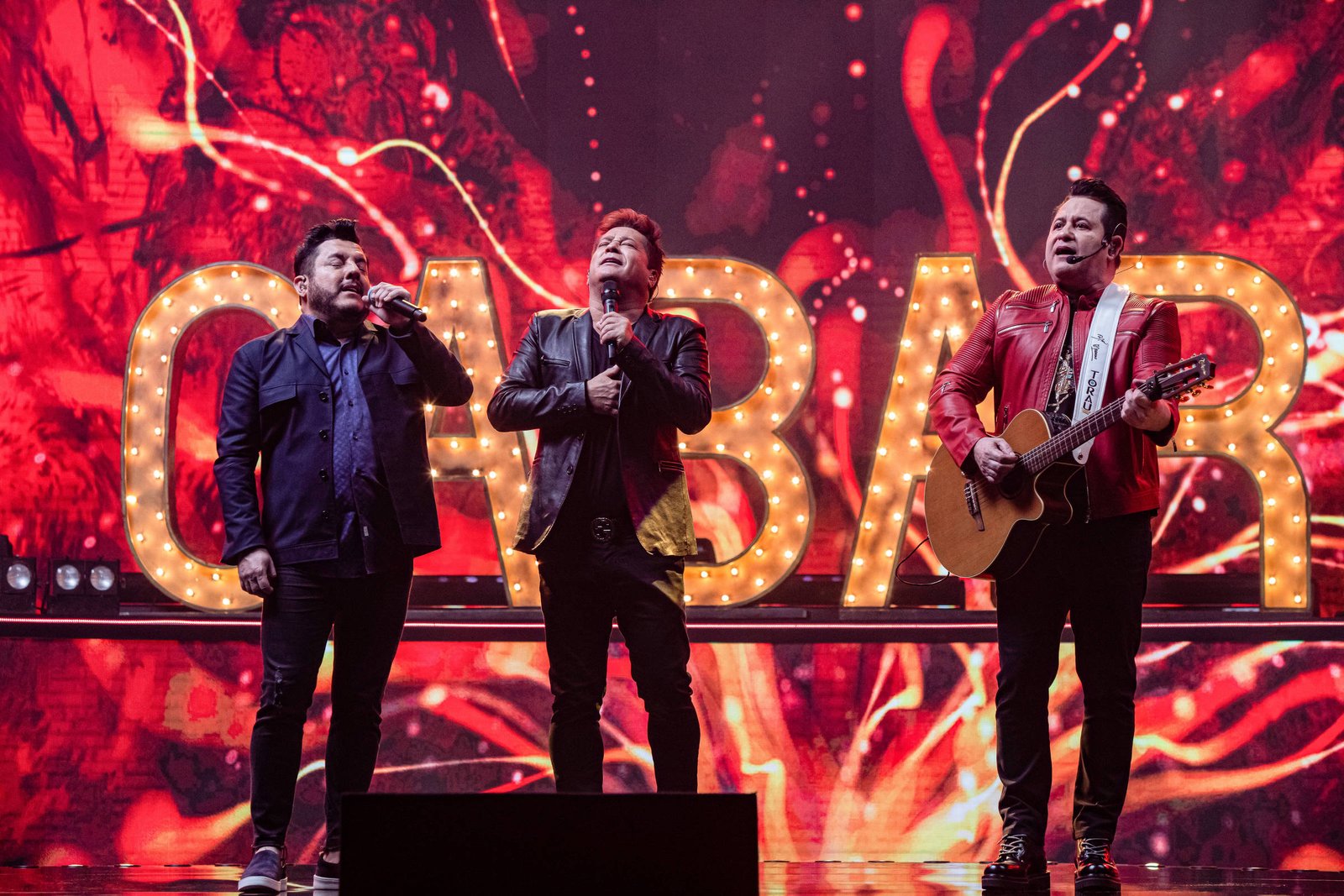 Leonardo e Bruno e Marrone durante apresentação ao vivo no Mercado Livre Arena Pacaembu