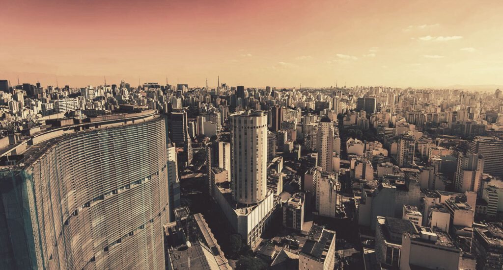 Visita à Galeria do Rock em São Paulo com vista do Jardim da Galeria