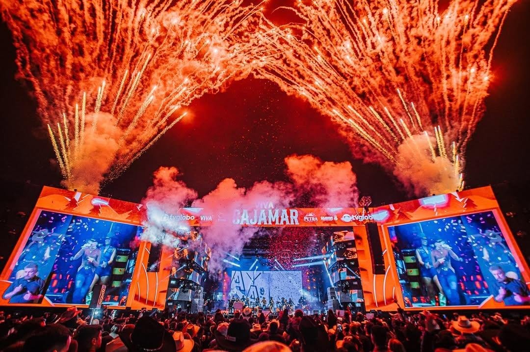 Cajamar Rodeo Fest 2026 no Boiódromo de Eventos, com público animado e atrações musicais