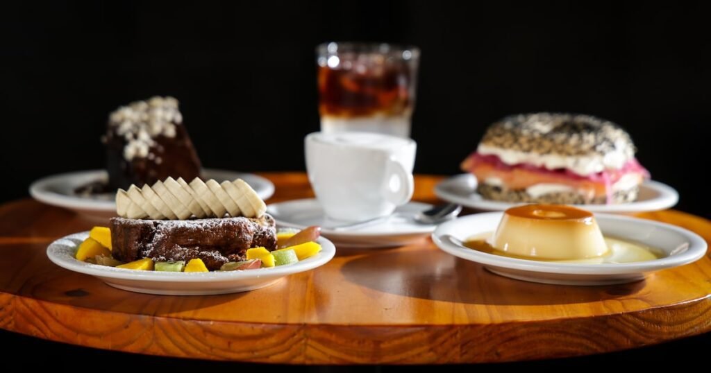Café especial servido no Cupping Café em São Paulo, destacando a arte do preparo e a qualidade dos grãos de origem única.