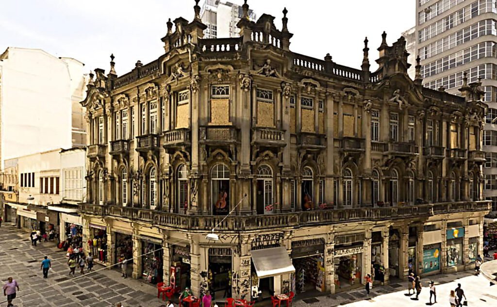 Fachada impressionante do Palacete Tereza Toledo Lara em São Paulo