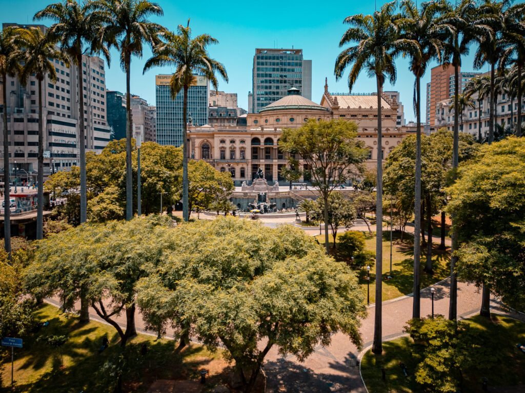 O skyline de São Paulo com destaque para eventos culturais e gastronômicos