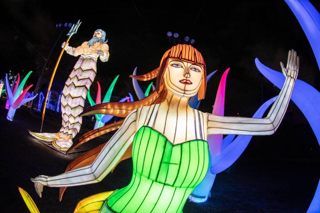 Festival Brilha Sonhos em São Paulo com luzes coloridas e visitantes fascinados