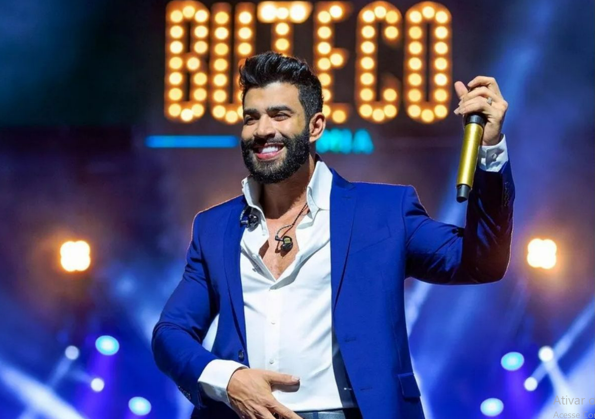 Gusttavo Lima em um show do Buteco, com público animado ao fundo