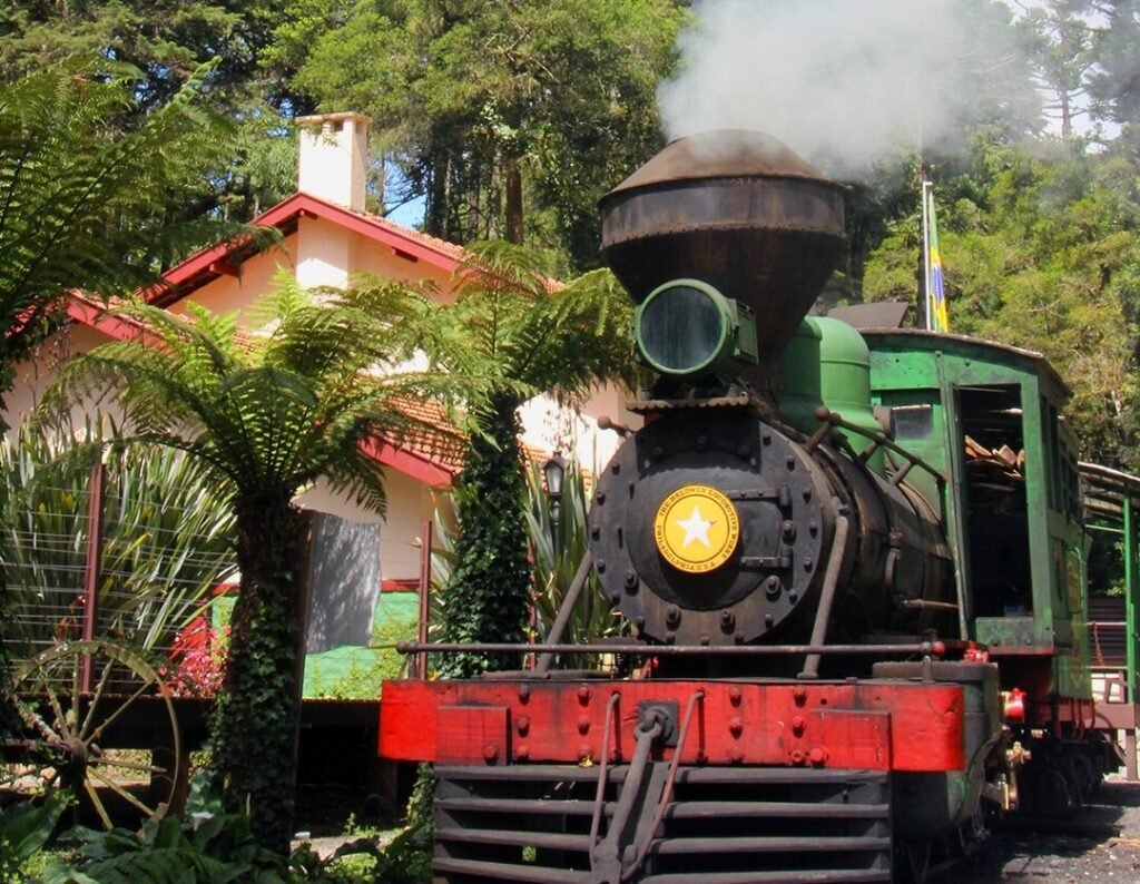 Passeio de Maria Fumaça durante a Páscoa com mesa de café da manhã e almoço a bordo.