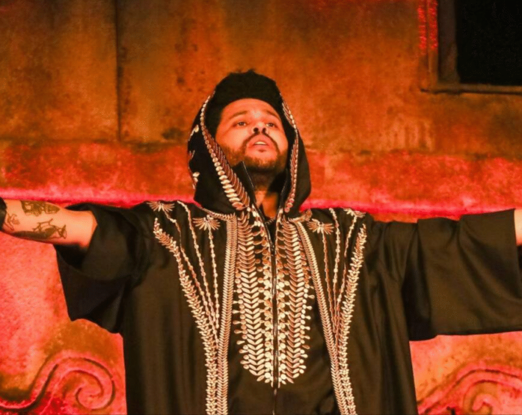 Show do The Weeknd no Brasil com fãs vibrando e luzes do palco