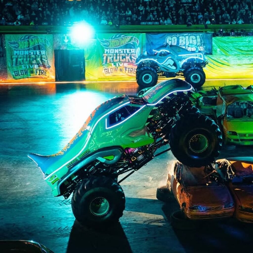 Caminhões Monster Trucks da Hot Wheels em ação durante o espetáculo