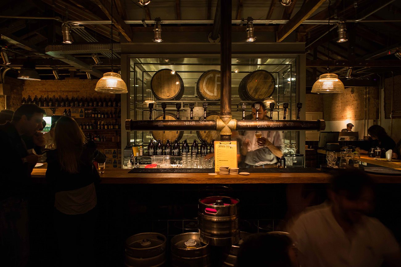 Ambiente acolhedor do bar Câmara Fria em Moema