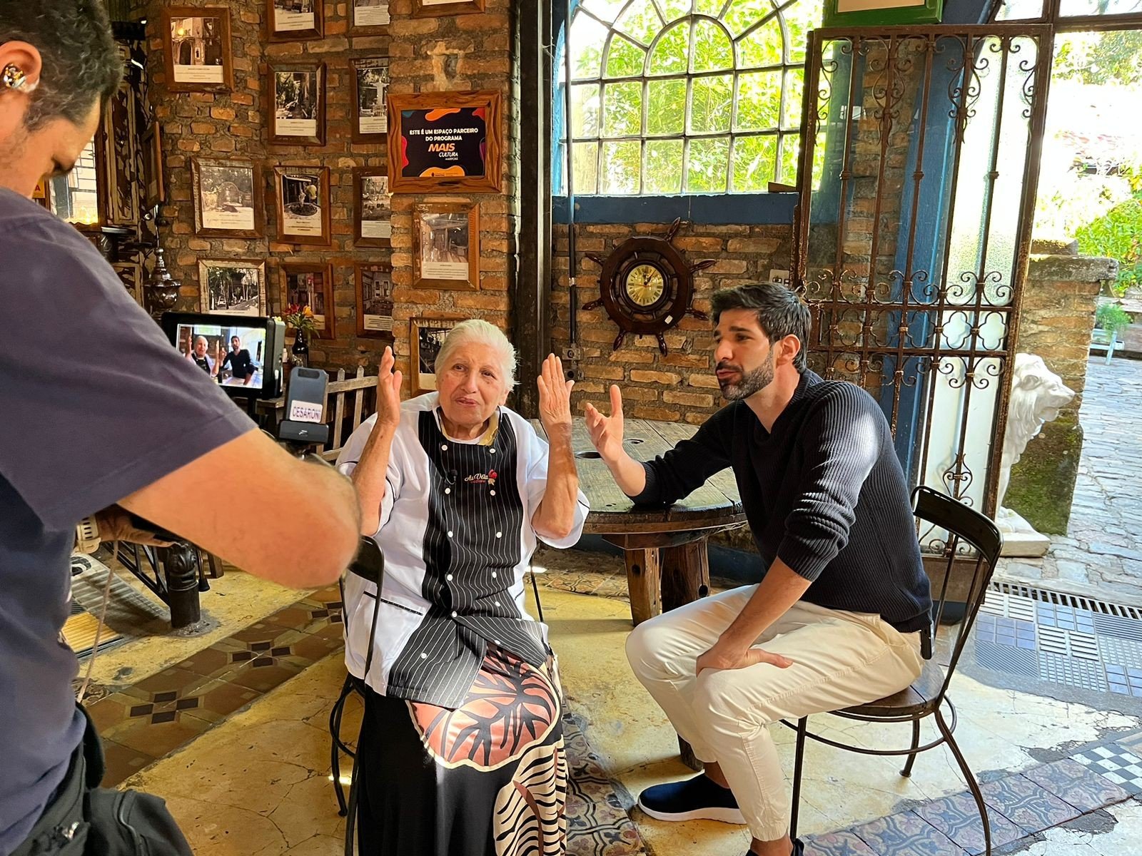 Vista panorâmica da Serra da Cantareira com atividades de esportes radicais e gastronomia na região