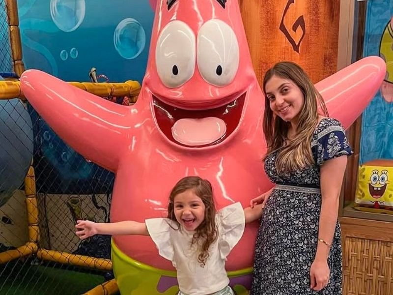 Aniversário da hamburgueria do Bob Esponja com Patrick Estrela