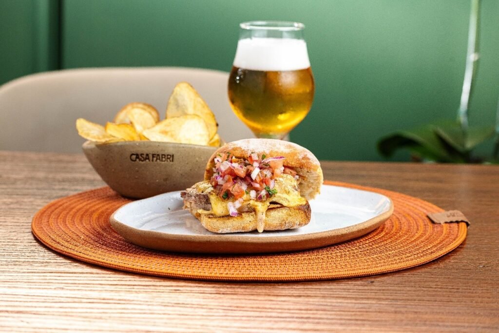 Comida deliciosa e ambiente vibrante em São Paulo durante o Lollapalooza 2026