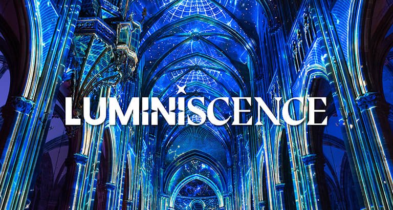 Projeção de luzes na Catedral da Sé durante o espetáculo LUMINISCENCE em São Paulo.