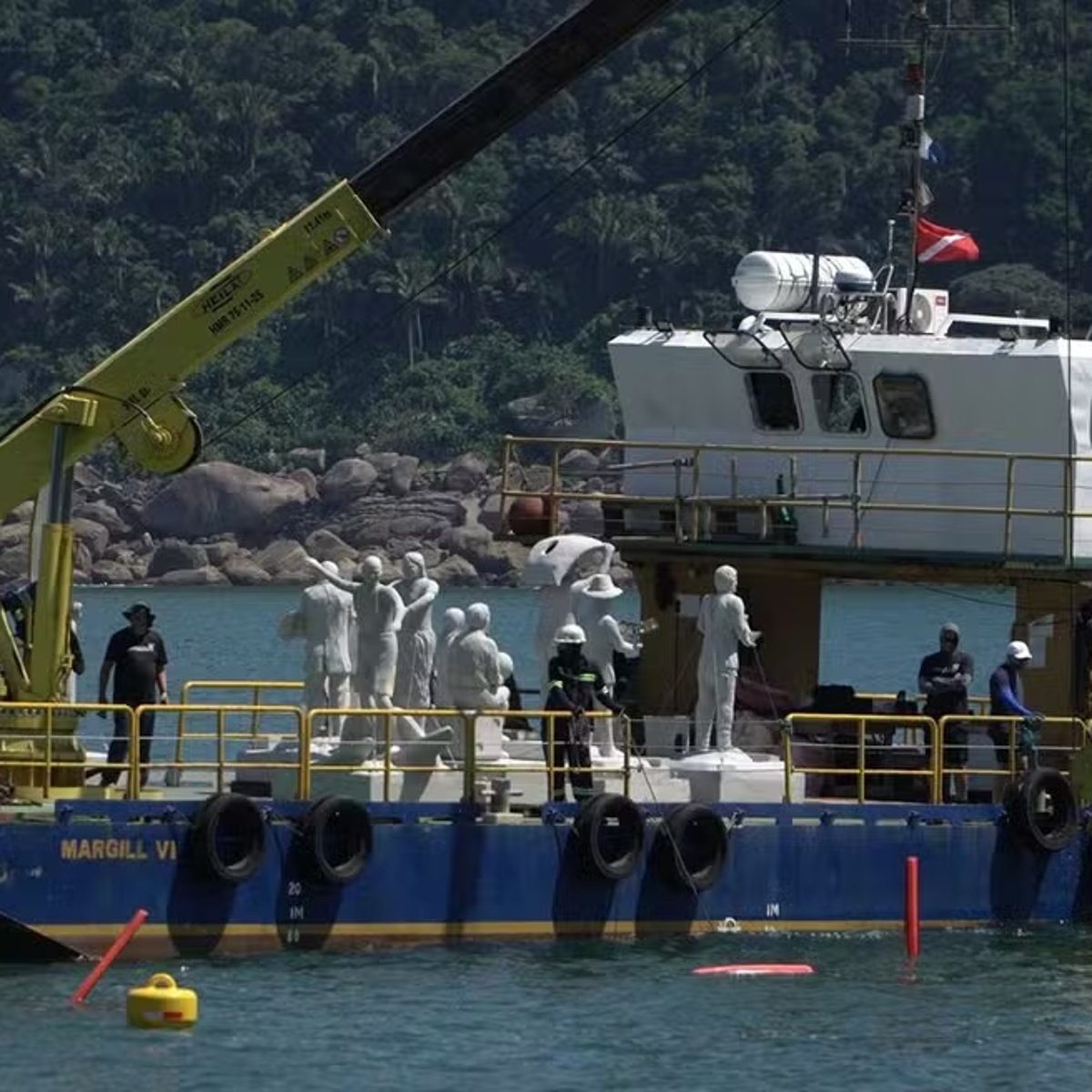 Esculturas submersas no Museu Subaquático do Guarujá