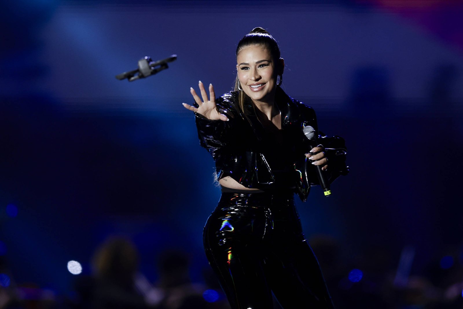 Simone Mendes em show ao vivo com grandes nomes do sertanejo no Suhai Music Hall