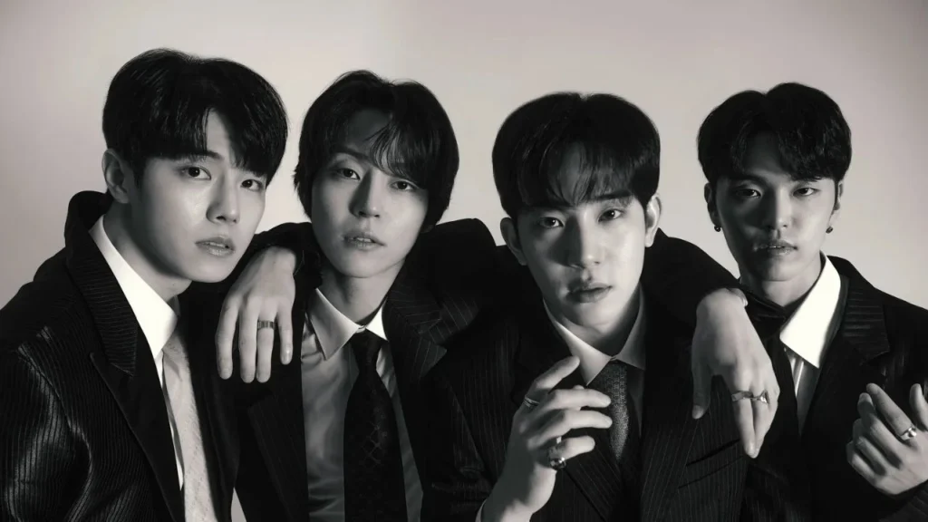 Show da banda The Rose em São Paulo com fãs animados