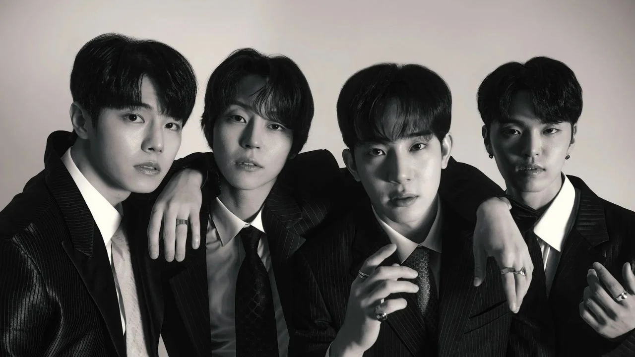 Show da banda The Rose em São Paulo com fãs animados