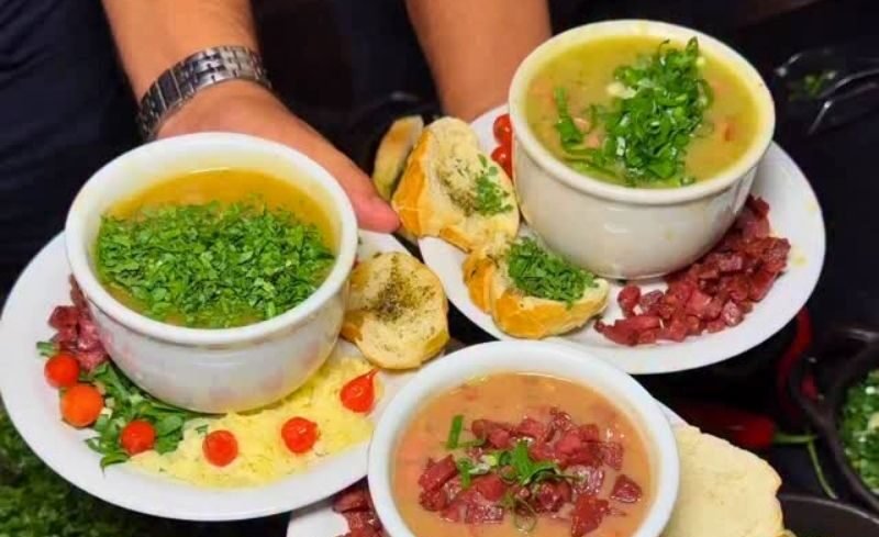 Festival de caldos acolhedor no Quintal Bar SP com fondue de chocolate como sobremesa