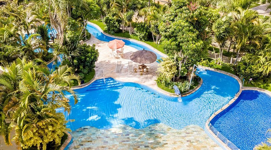 Piscinas e área de lazer do Hotel Mil Flores em Bragança Paulista