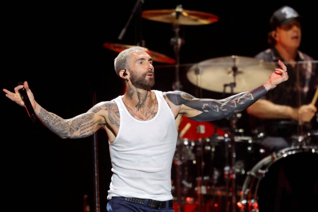 Maroon 5 se apresenta ao vivo com Adam Levine no Brasil