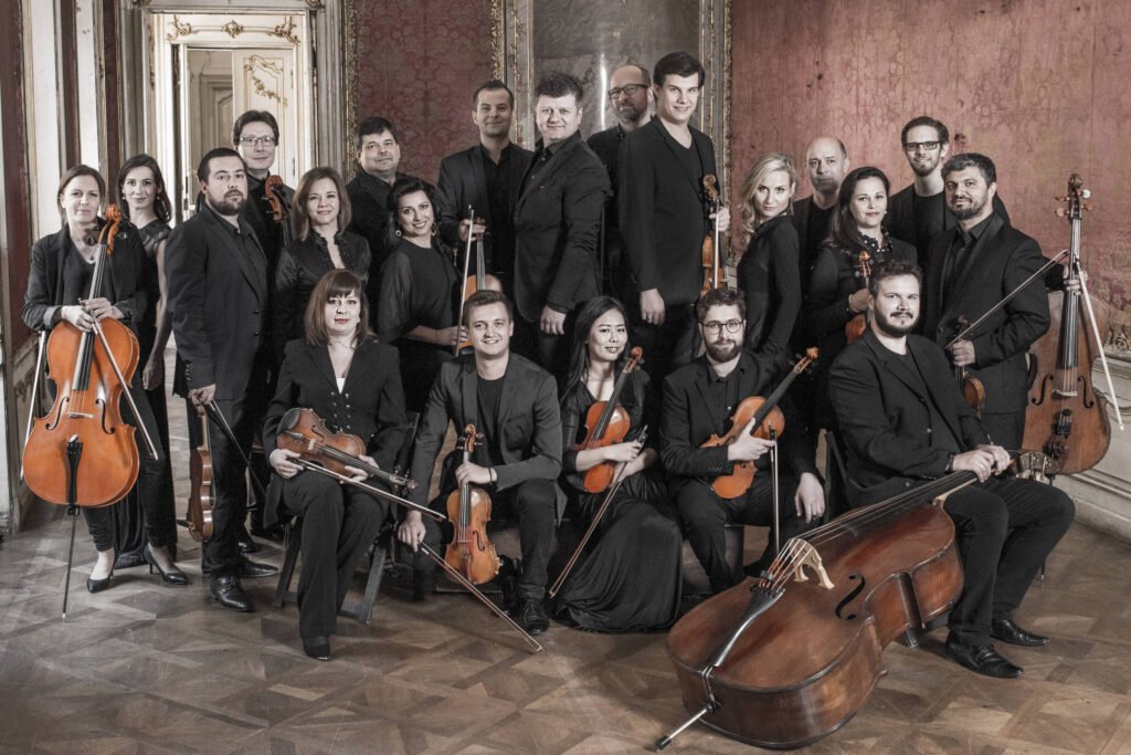 Solistas de Câmara de Praga se apresentam tocando Mozart no Teatro Cultura Artística em São Paulo