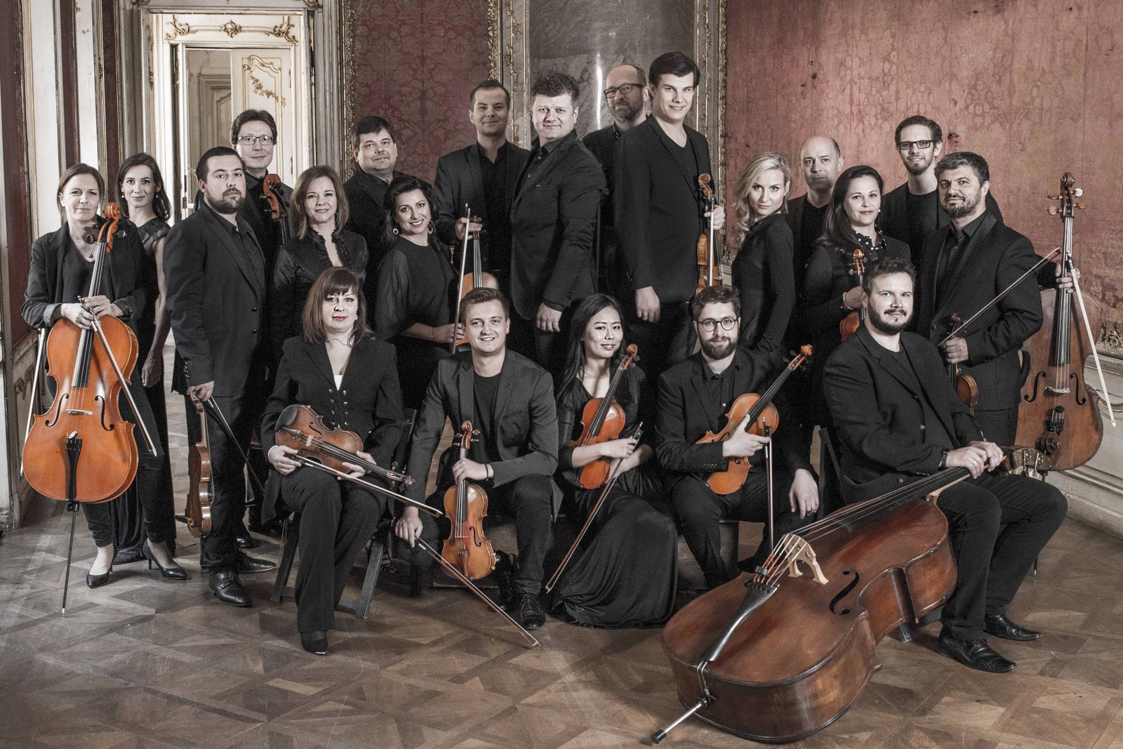 Solistas de Câmara de Praga se apresentam tocando Mozart no Teatro Cultura Artística em São Paulo