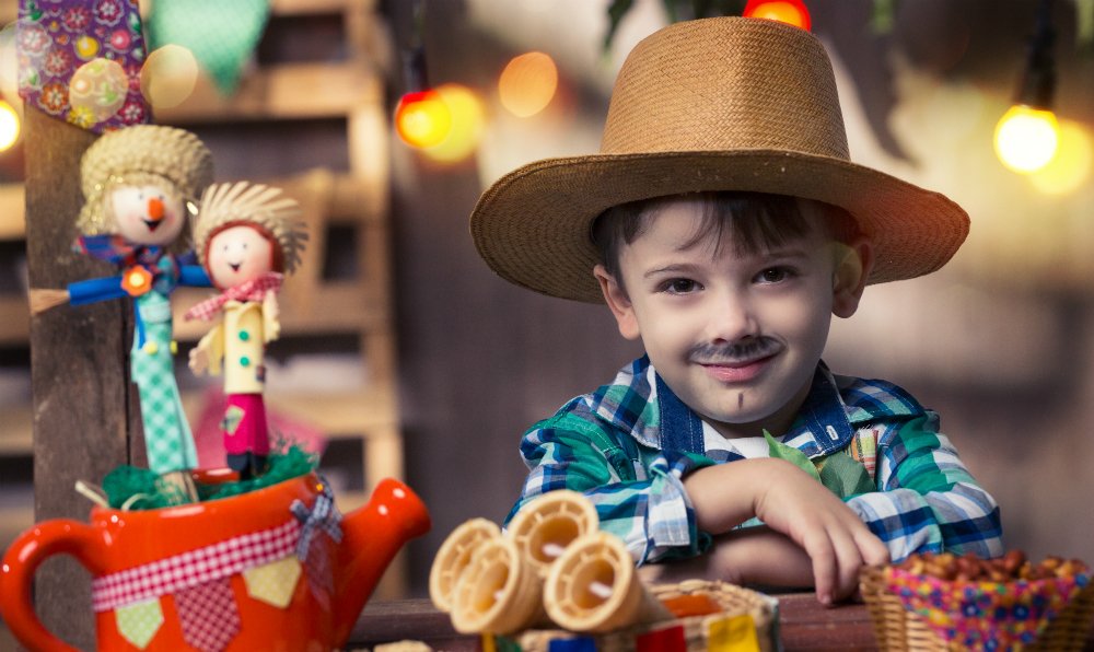 Festa Junina Anália Fest no Parque CERET com famílias reunidas e decorações típicas