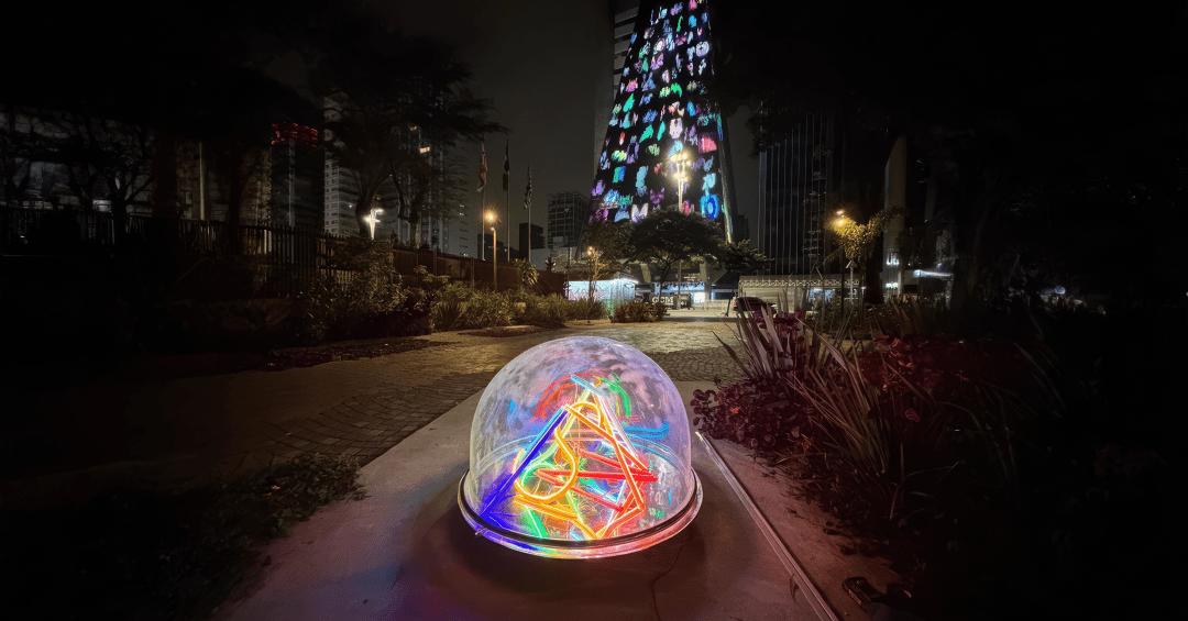 Corredor de arte da Cidade Matarazzo conectando a Alameda Rio Claro à Avenida Paulista com obras de arte contemporânea.