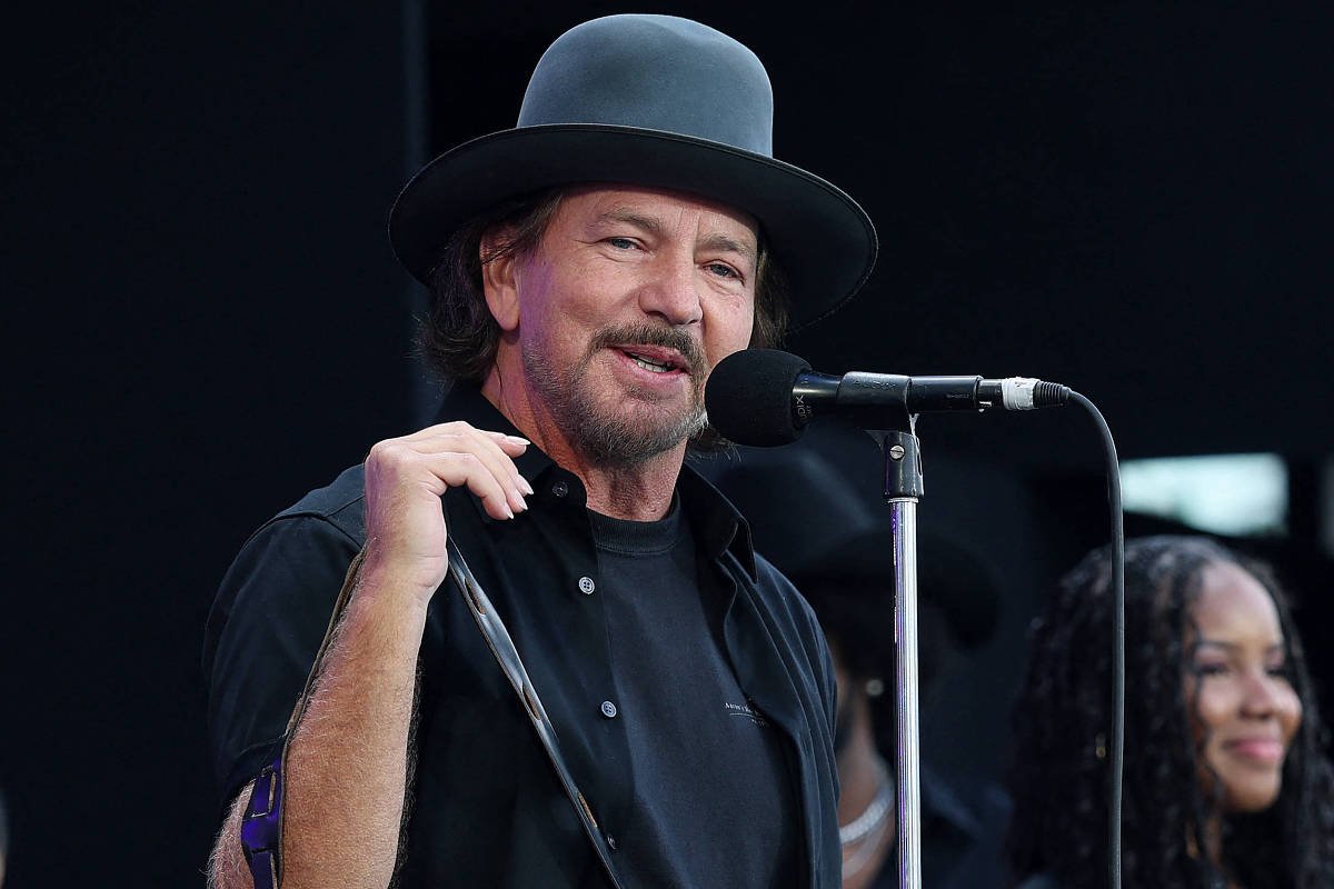 Eddie Vedder se apresentando no festival Best of Blues and Rock em São Paulo