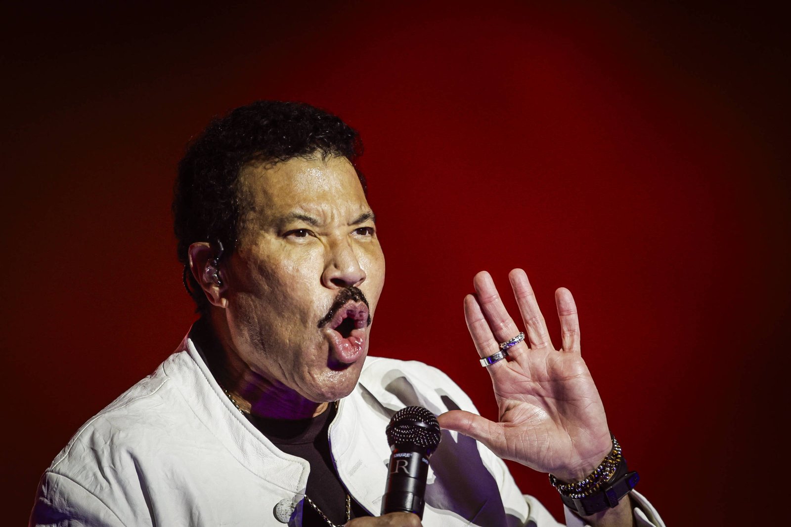 Lionel Richie se apresenta ao vivo no Nubank Parque em São Paulo