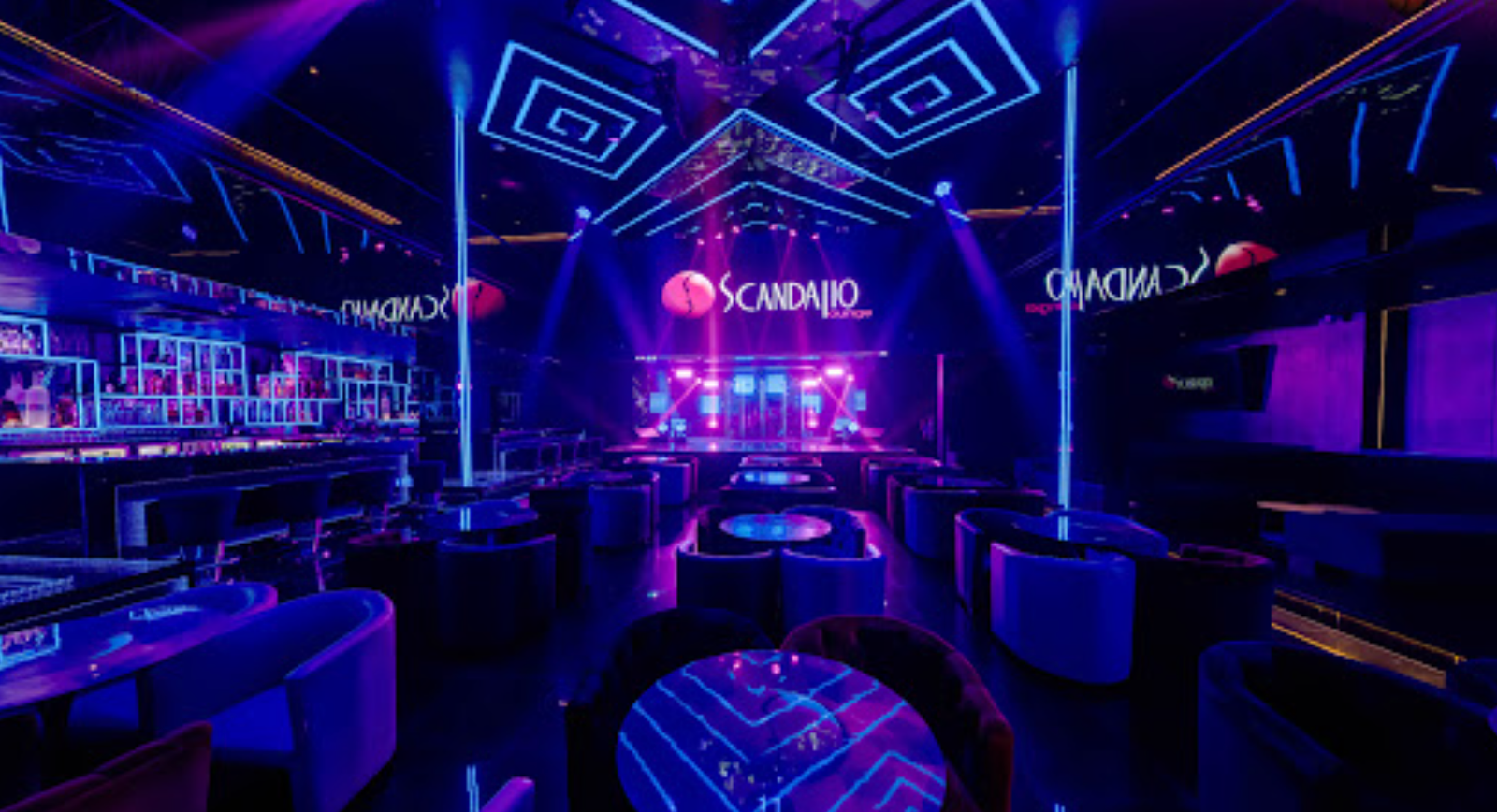 Área interna do Scandallo Lounge, famosa casa noturna adulta de São Paulo