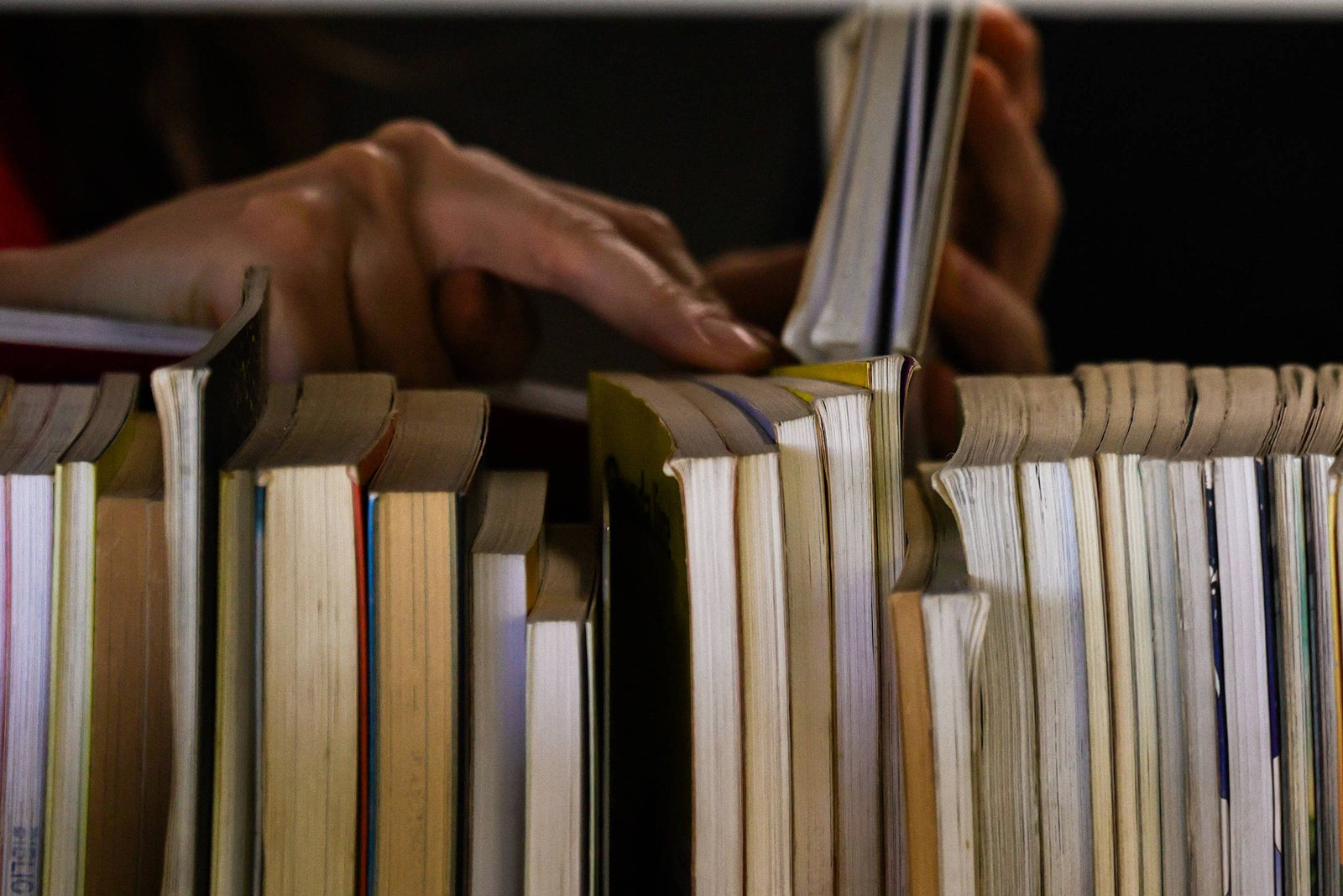 Bibliotecas de São Paulo promovendo eventos culturais para atrair público diverso.