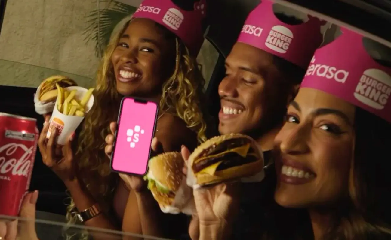 Sanduíches do Burger King com logotipo do Serasa