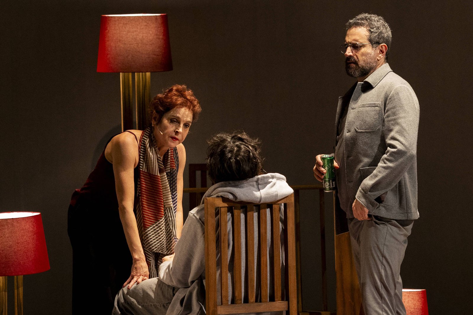 Drica Moraes em cena na peça 'Inter Alia' no Teatro Vivo em São Paulo