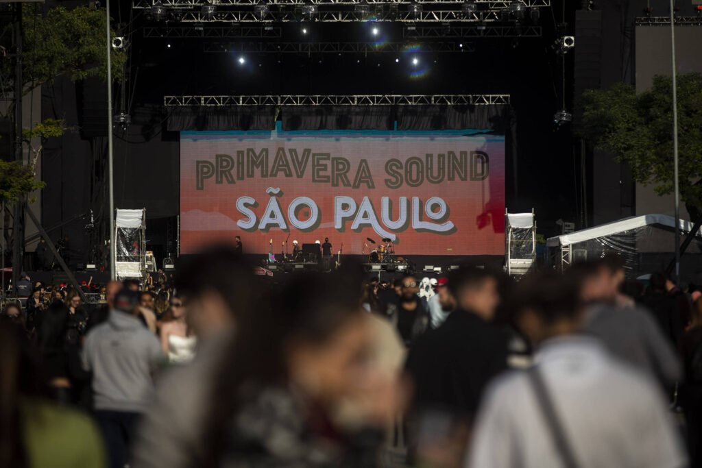 Cartaz do Primavera Sound São Paulo 2026 com datas e atrações
