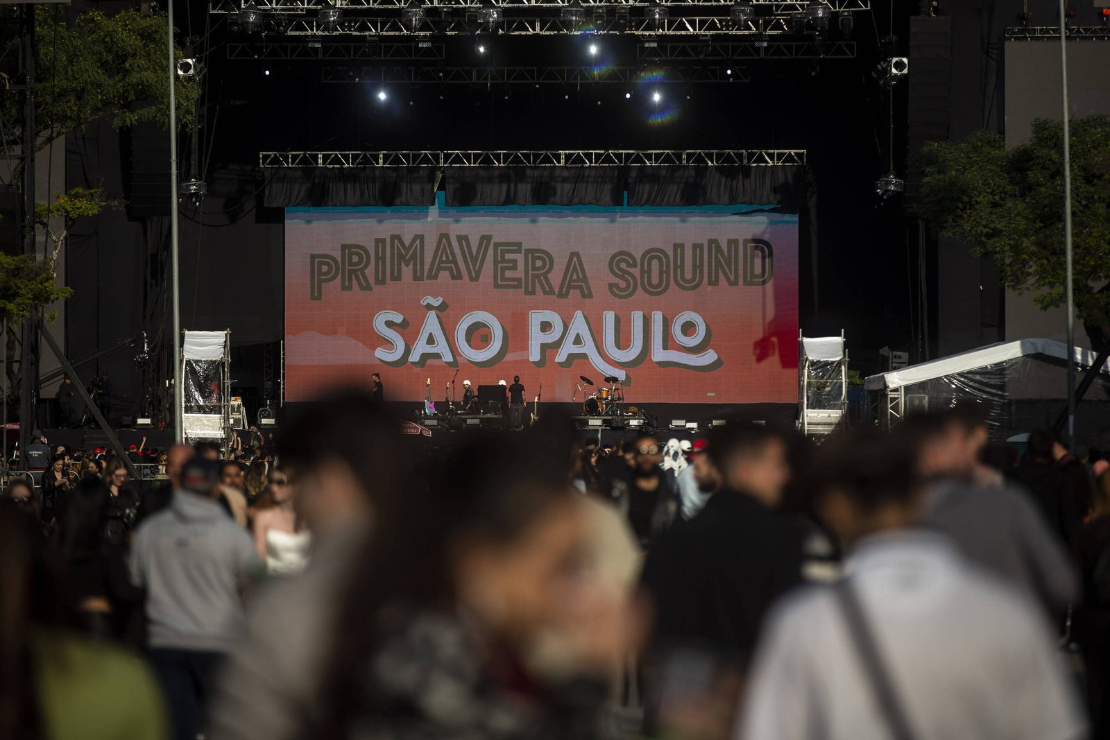 Cartaz do Primavera Sound São Paulo 2026 com datas e atrações