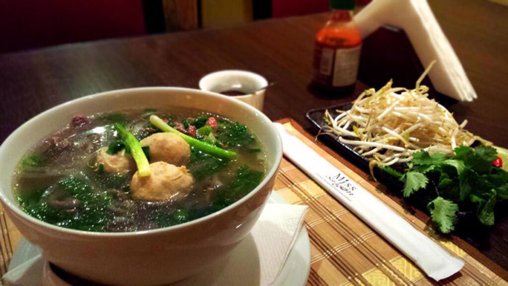 Prato típico vietnamita servido no restaurante Miss Saigon em São Paulo