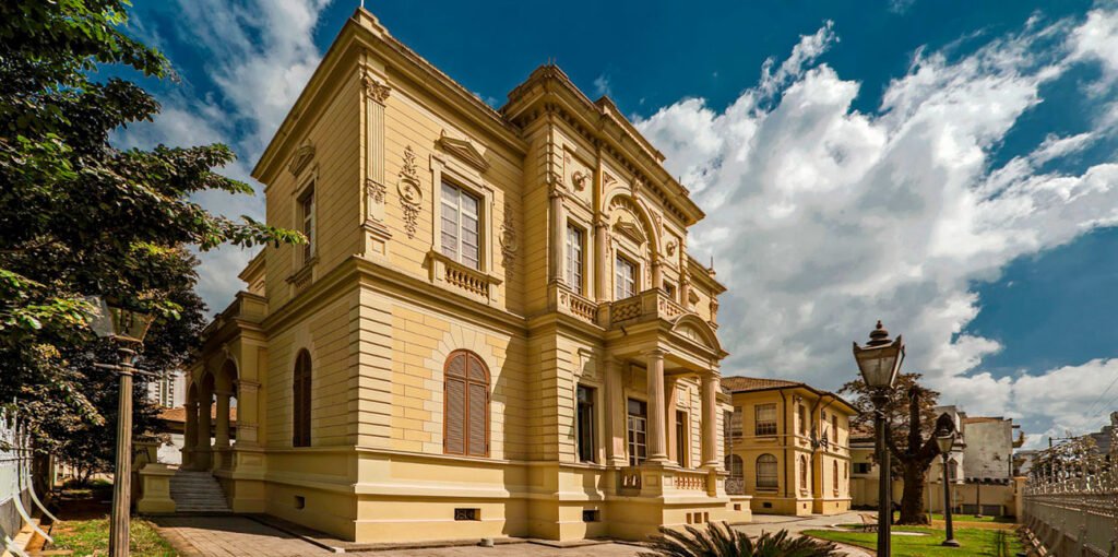Museu da Energia em São Paulo, um palacete histórico que narra a evolução da energia elétrica na cidade.