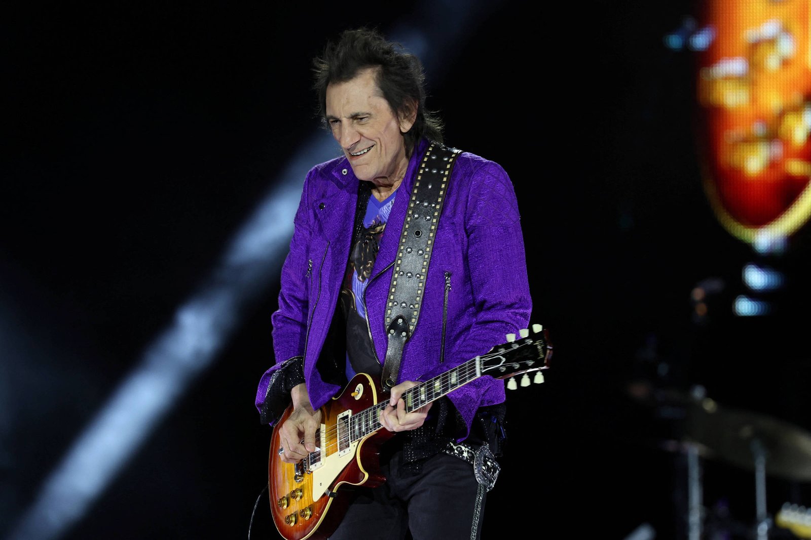 Ronnie Wood se apresentando ao vivo em show em São Paulo