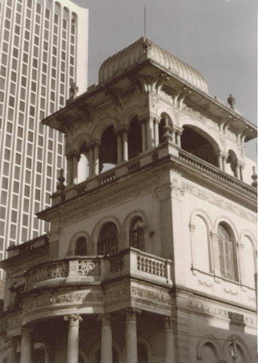 Palacete Taufik Camasmie na Avenida Paulista, uma construção histórica que representa a evolução cultural de São Paulo.