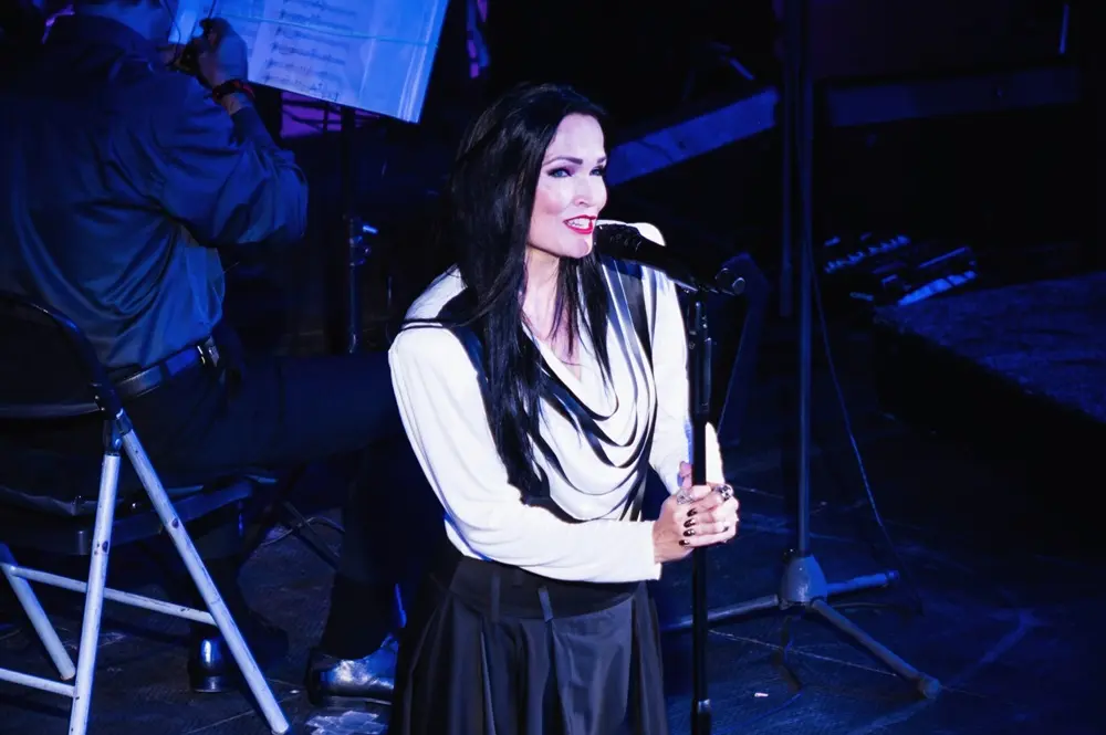 Tarja Turunen se apresenta em São Paulo com um quarteto de cordas durante o show The Spirit Of Christmas.