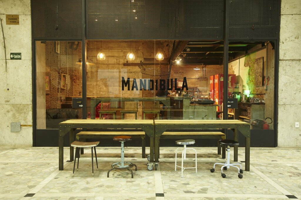 Ambiente acolhedor e hipster do Mandíbula Bar em São Paulo