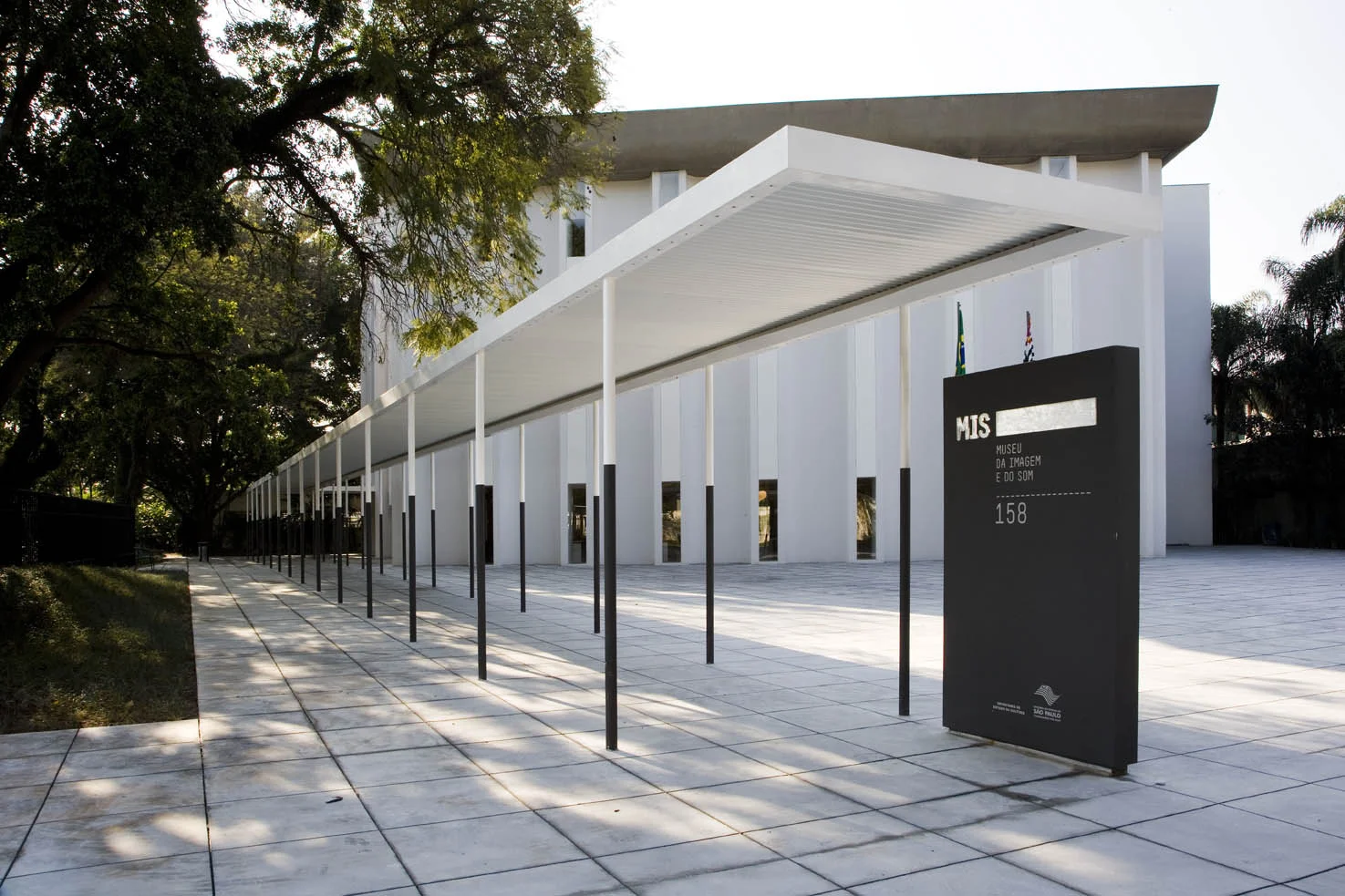 Exposição de Marília Mendonça no Museu da Imagem e do Som em São Paulo
