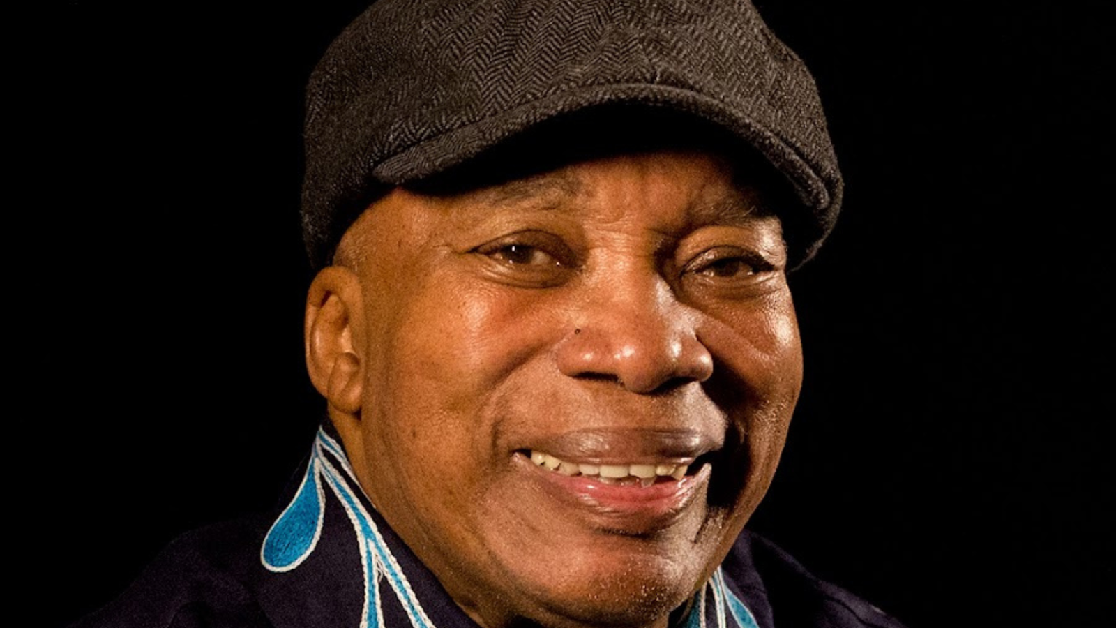 Cena do espetáculo 'Travessia' de Milton Nascimento, apresentando dança e música na Sala São Paulo.