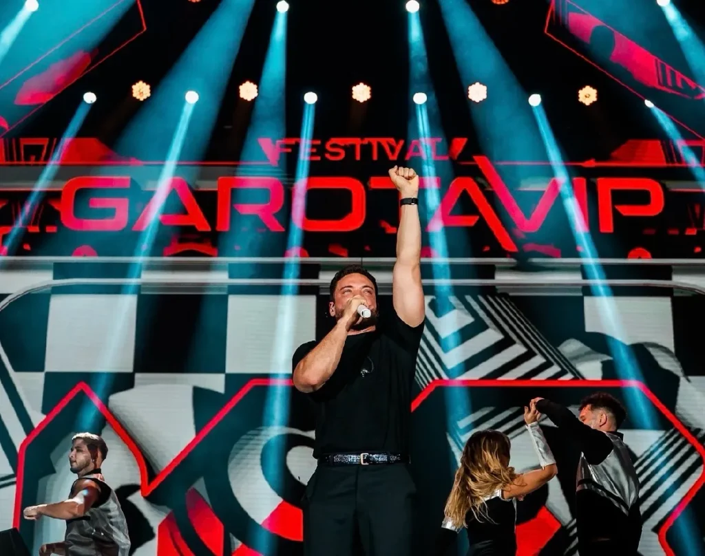 Wesley Safadão se apresentando no festival Garota VIP em São Paulo 2026